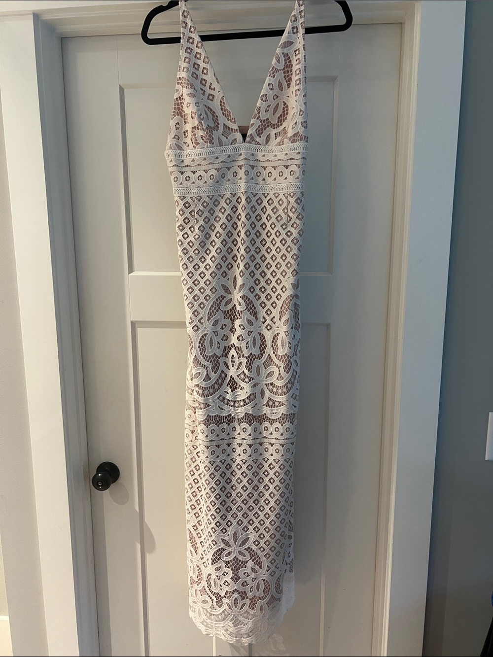 Stylestalker White Lace Maxi Dress with V-Neckline